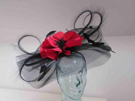Stunning crin fascinator with flower in black and red