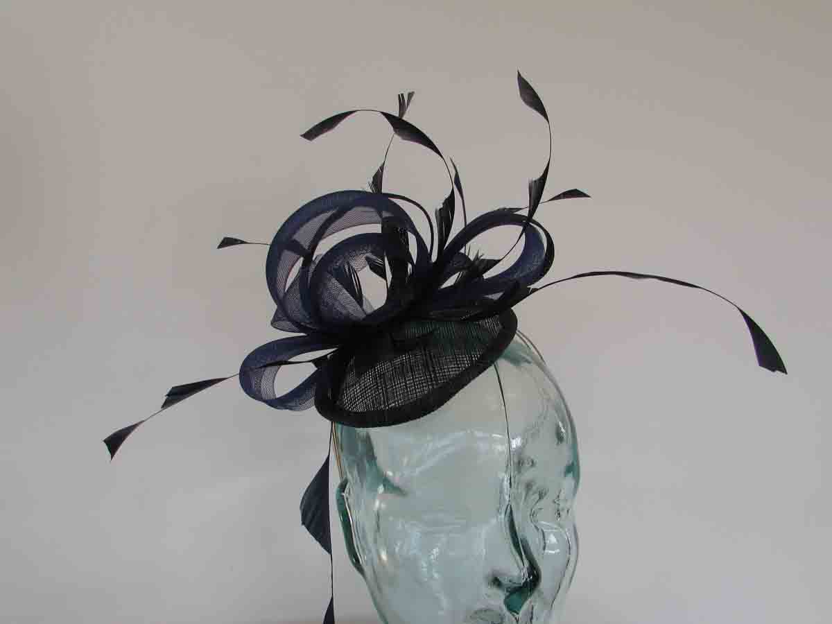 Pillbox fascinator with crin loop in navy
