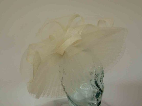 Pleated crin fascinator in ivory