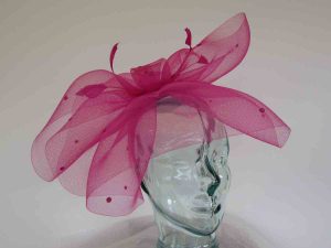 Crin fascinator with spots in magenta