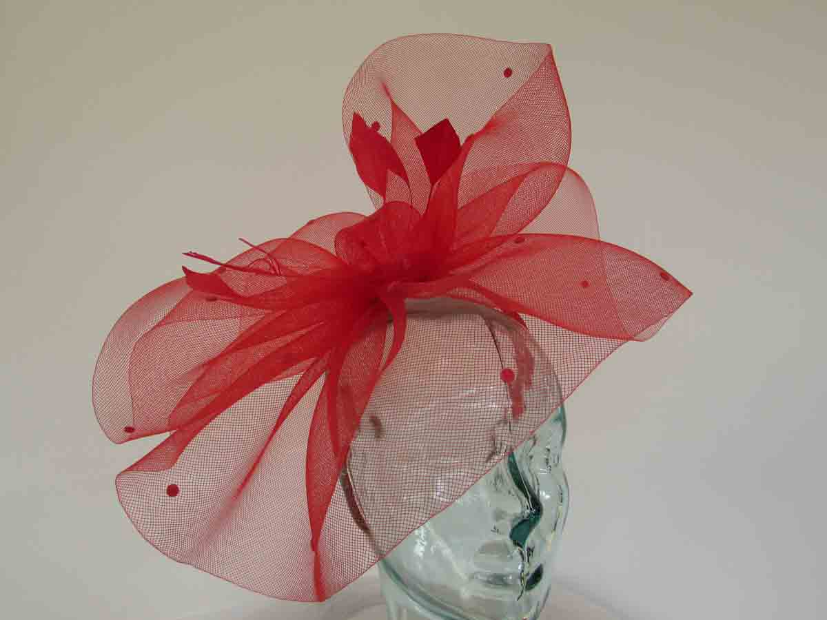 Crin fascinator with spots in red