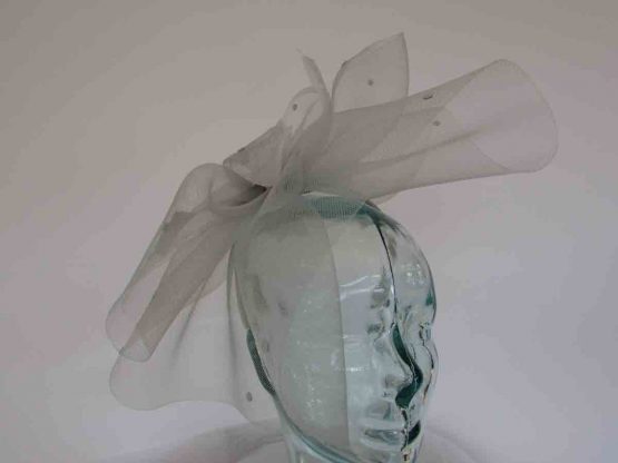 Crin fascinator with spots in silver