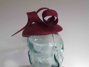 Pari-sisal pillbox in berry