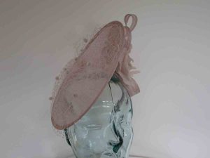 Sinamay disc with netting in mist lilac