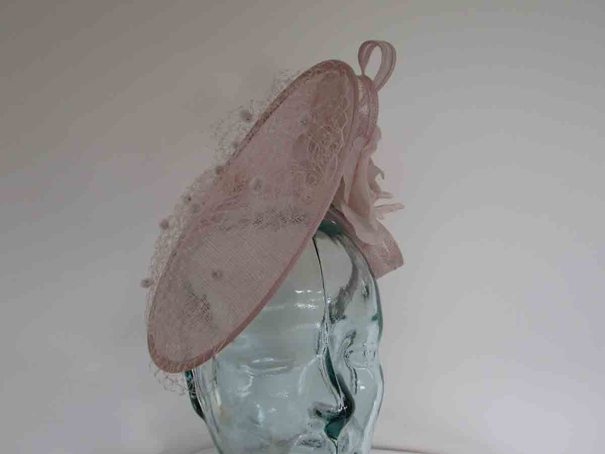 Sinamay disc with netting in mist lilac