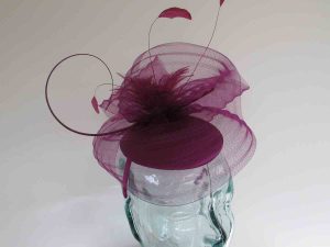 Satin pillbox with crin in berry
