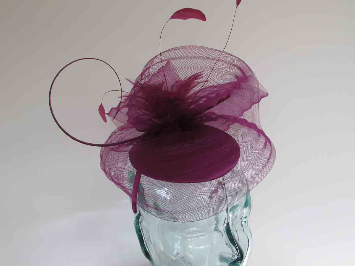 Satin pillbox with crin in berry