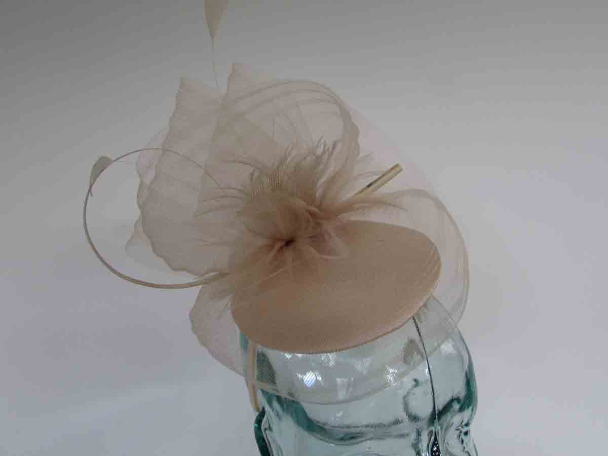 Satin pillbox with crin in fizz champagne