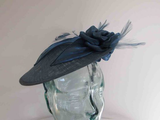 Small hatinator with organza leaves in moon blue