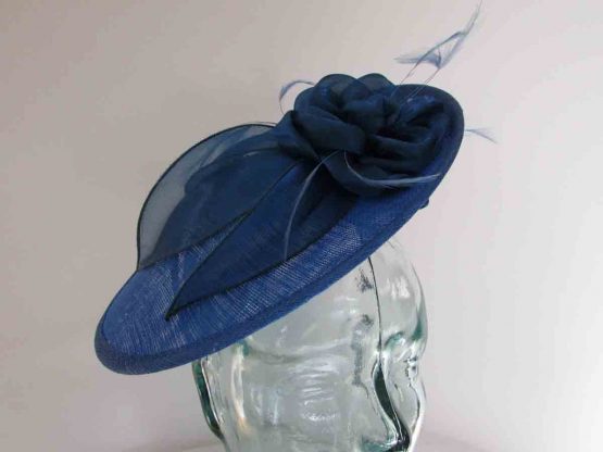 Small hatinator with organza leaves in neptune blue