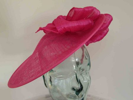 Large hatinator with silk abaca bow in calypso