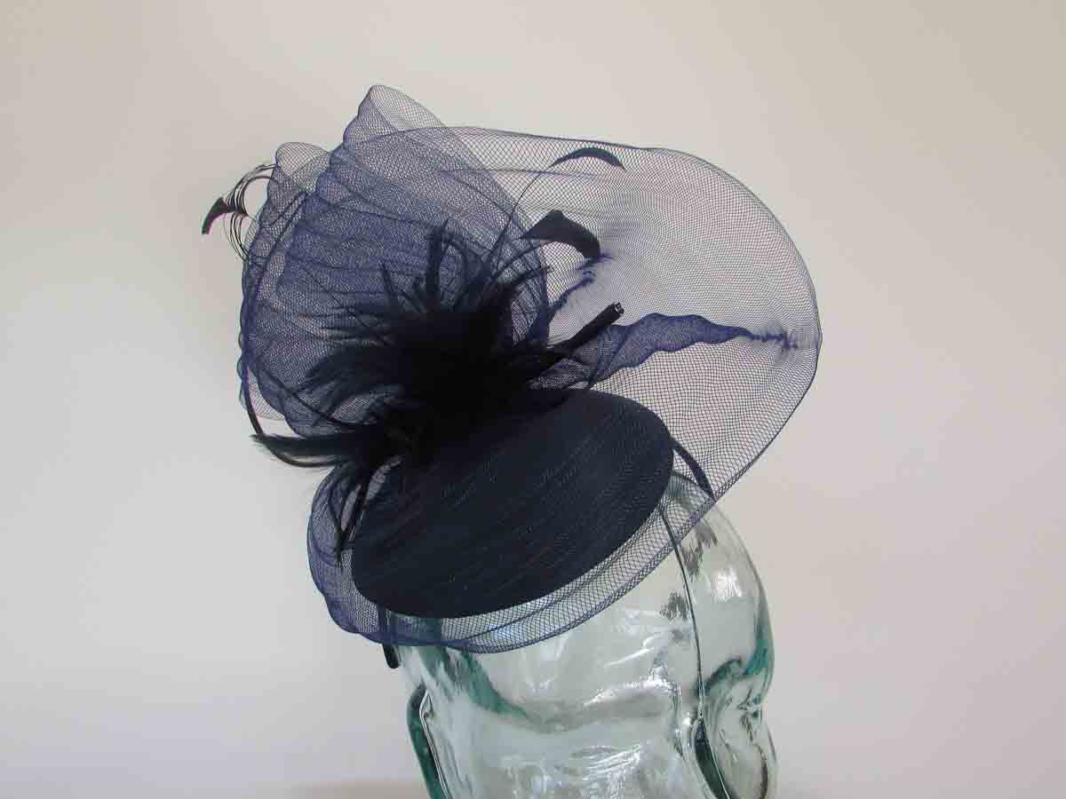Satin pillbox with crin in navy