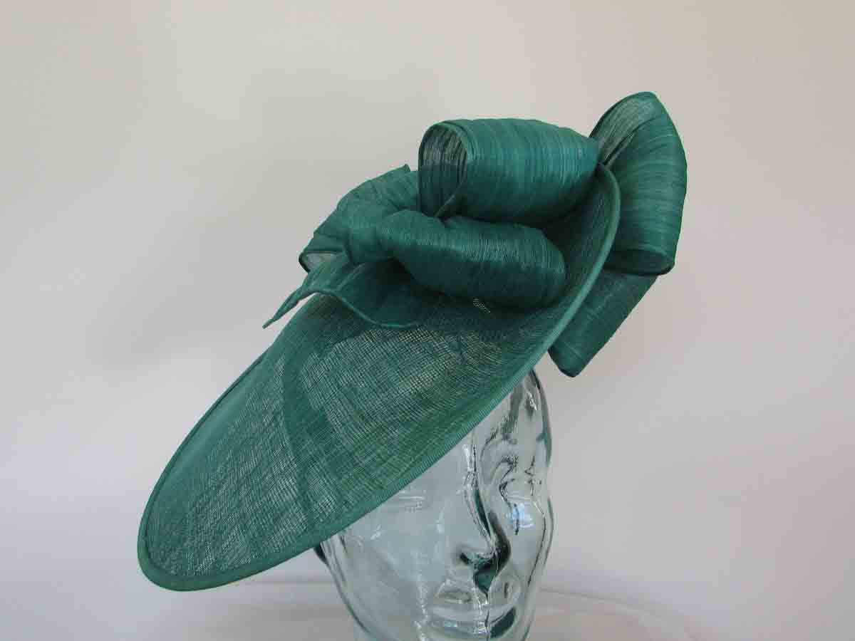 Large hatinator with silk abaca bow in emerald green
