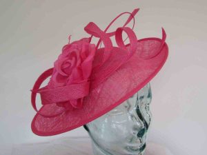 Oval hatinator with double quill in raspberry pink