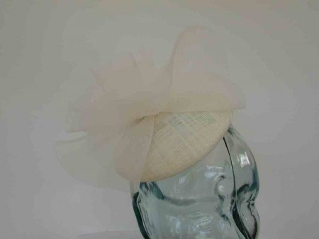 Pillbox fascinator with crin twist in ivory
