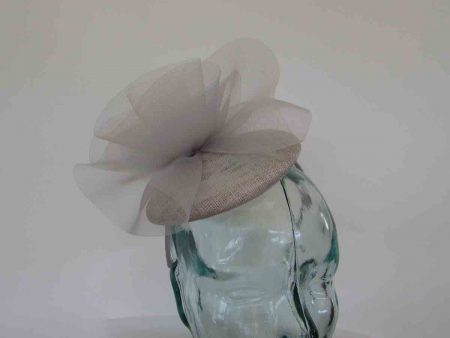 Pillbox fascinator with crin twist in pearl silver