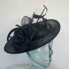 Oval hatinator with double quill in black