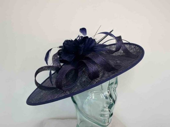 Oval hatinator with flower in navy