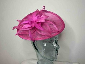 Oval hatinator with flower in calypso