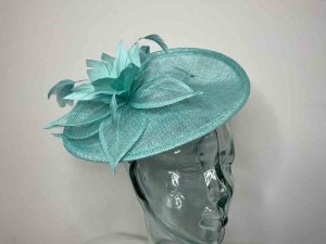 Oval hatinator with flower in lido