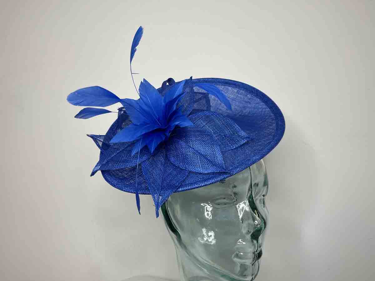 Oval hatinator with flower in neptune