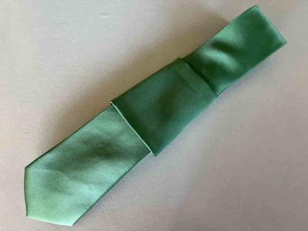 Classic tie and pocket square in spring green