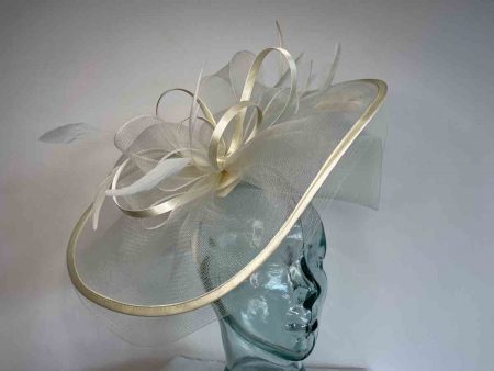 Large crin fascinator in ivory