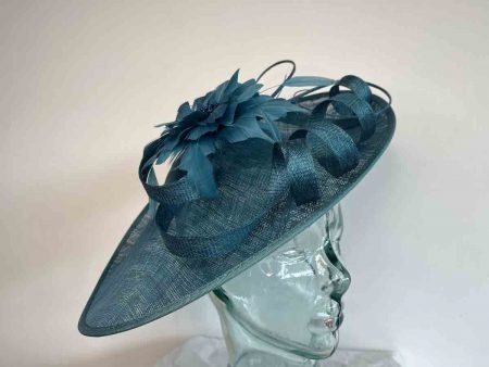 Oval hatinator with flower in teal