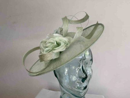 Oval hatinator with double quill in mint sorbet