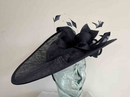 Large hatinator with under flower in navy