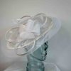 Oval hatinator with crin brim in white
