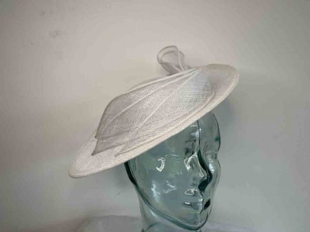 Simple oval hatinator in white