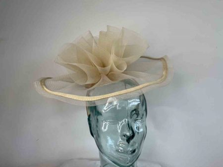 Crin fascinator with centre crin detail in champagne