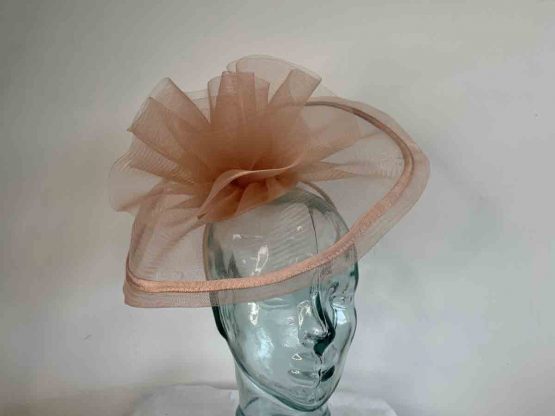 Crin fascinator with centre crin detail in oyster