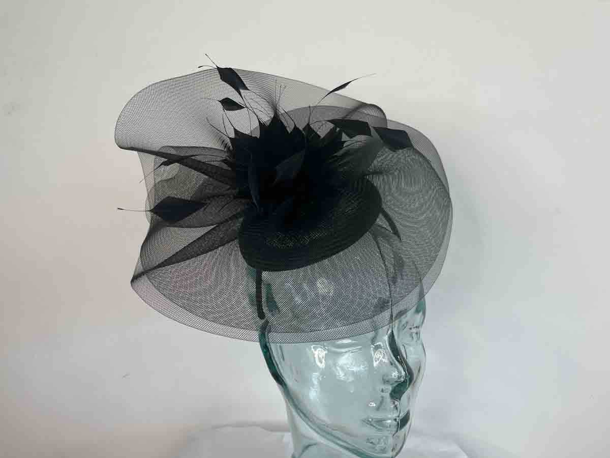 Pillbox fascinator with crin in black 