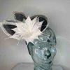 Small hatinator with triple leaves in black and ivory