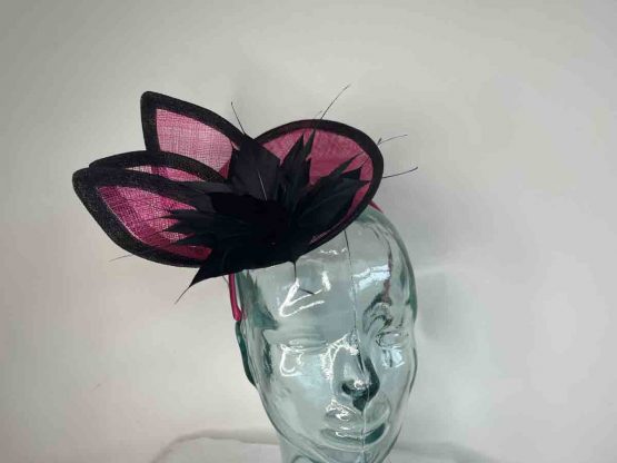 Small hatinator with triple leaves in magenta and black