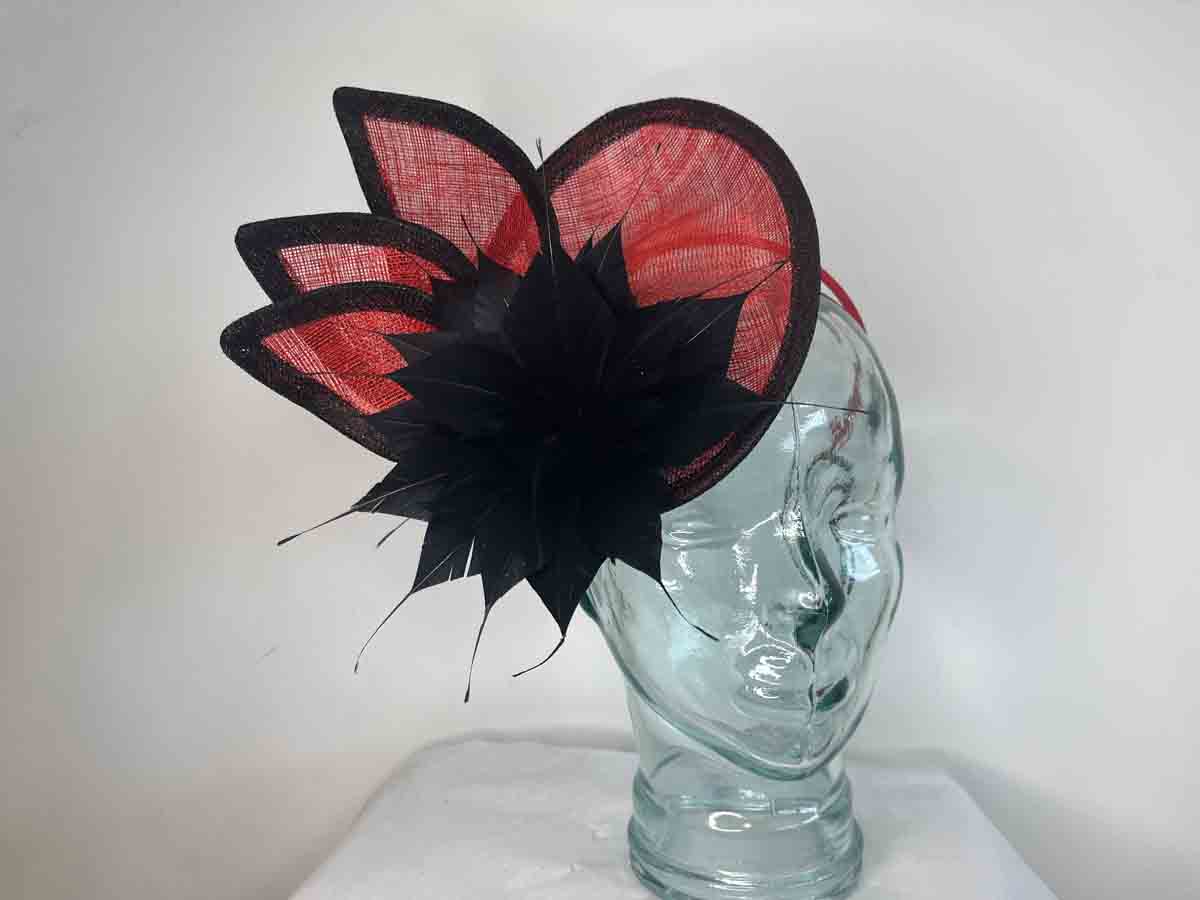 Small hatinator with triple leaves in 
