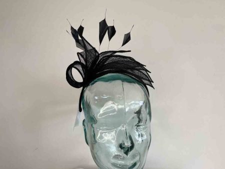 Fascinator with leaves in black