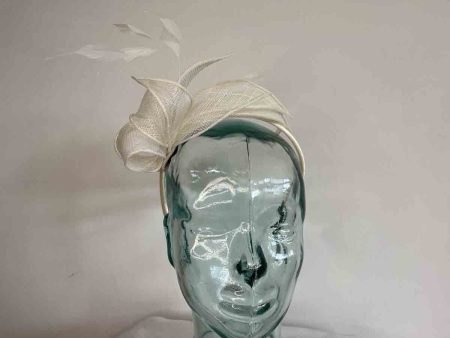Fascinator with leaves in ivory