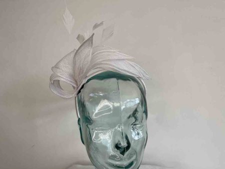 Fascinator with leaves in white