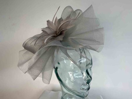 Crin fascinator with feather flower in sleet