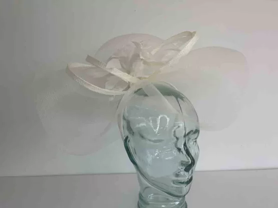 Large crin fascinator in ivory