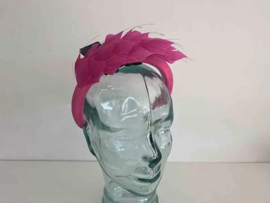 Padded hairband with feathers in calypso