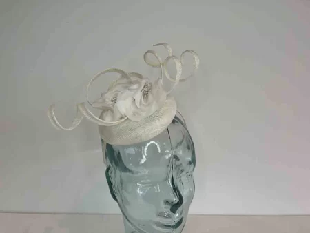 Pillbox fascinator with double flower in ivory