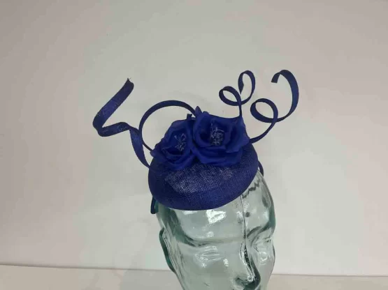 Pillbox fascinator with double flower in marine