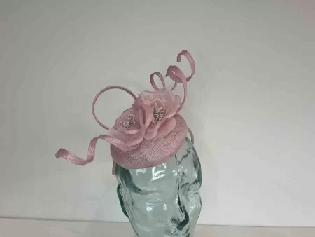 Pillbox fascinator with double flower in rose