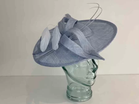 Circular hatinator with open flower in bluebell