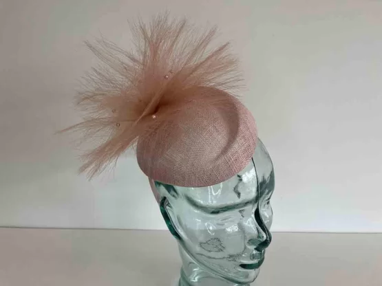 Pillbox fascinator with frayed crin in oyster