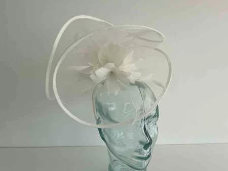 Crin fascinator with centre flower detail in ivory